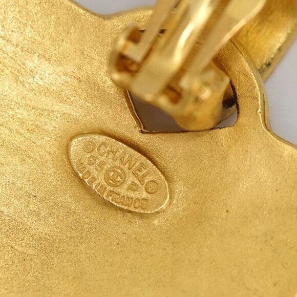 CHANEL CC Logos Heart Dangle Clip-On Earrings Gold Tone 95P Auth - Picture 5 of 6
